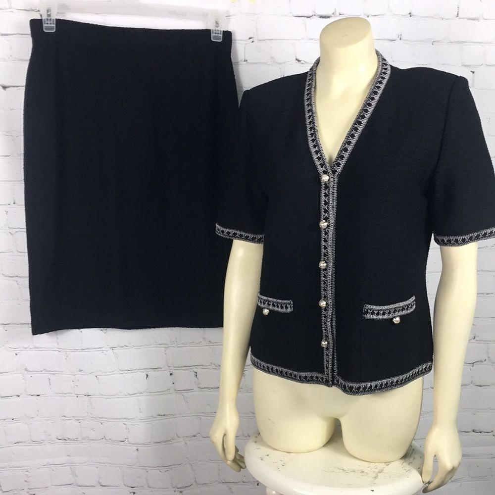 St. John 2 pc Chanel insp. set. Pearl button EUC